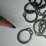 Кольцо нержавеющее 10 ГОСТ 13942-86, DIN 471 стопорное наружное эксцентрическое ТАНТАЛ нерж сталь А2 - Кольцо нержавеющее 10 ГОСТ 13942-86, DIN 471 стопорное наружное эксцентрическое ТАНТАЛ нерж сталь А2