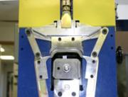 коленмашина - Уникальность нашего станка в том, что:
- необходимость в боковом водоотводе возникает на каждом втором строительном объекте. А на рынке представлены колена трубы только прямого сечения.
- он имеет маленькие габариты, что помогает использовать ее на рабочей площадке,
а также в магазине.
- колена могут быть сформированы из отрезков труб от 25 см.
(с применением металла: алюминия, стали или меди.)
- работа автоматизирована.
Вам требуется выбрать угол: от 30-90 градусов и тип колена.
Остальное машина сделает сама.
- важным плюсом нашего станка является
инструментальная сталь высокого качества,
закаленные и хромированные элементы для длительного срока службы и
исключения повреждения лакокрасочного покрытия (оборудование производится более 40 лет на внутренний рынок США).